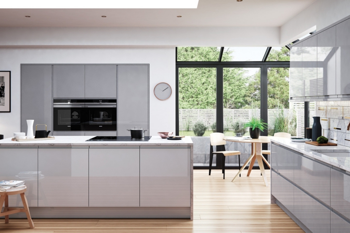 Vật liệu Acrylic Mirror là gì? Tại sao Acrylic Mirror lại được ưa chuộng trong không gian nhà bếp