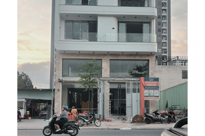 Thi Công Công Trình Lê Bích Cosmetic – Dự Án Nhà Phố Kết Hợp Kinh Doanh Đang Dần Thành Hình
