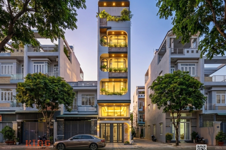 Mẫu Nhà Phố 5 Tầng Mặt Tiền 4m Hiện Đại Có Sân Thượng Xanh – Giải Pháp Tối Ưu Cho Đất Hẹp Tại TP.HCM